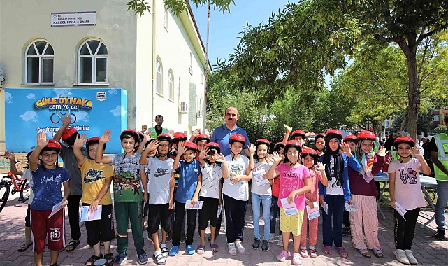Başkan Altay 40 gün sabah namazına camiye giden çocuklara bisikletlerini hediye etti
