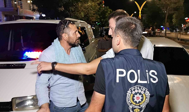 Çakarlı araçla yakalandı, "Abartıyorsunuz, vatan haini miyim?" dedi