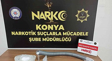 Çamurluk davlumbazında hortuma gizlenmiş uyuşturucu polisin dikkatinden kaçmadı