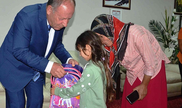 Ereğli Belediyesi'nden kırtasiye yardımı