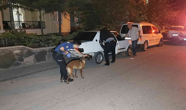 Husumetli olduğu iki kardeşin aracını ve evini kurşunladı