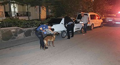 Husumetli olduğu iki kardeşin aracını ve evini kurşunladı