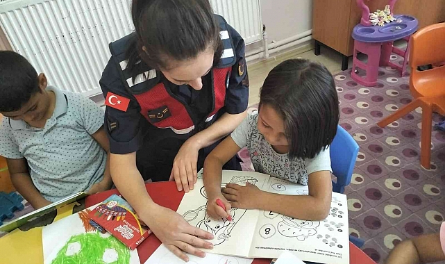 Jandarma çocukları kişisel güvenlik konusunda bilgilendirdi