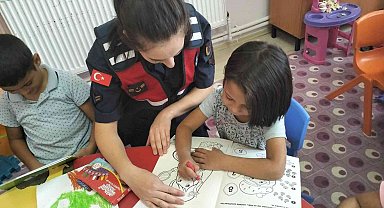 Jandarma çocukları kişisel güvenlik konusunda bilgilendirdi