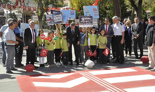 Karaman'da "Yayalara öncelik duruşu, hayata saygı duruşu" etkinliği düzenlendi