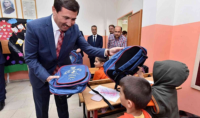 Karatay Belediyesi'nden kırtasiye yardımı