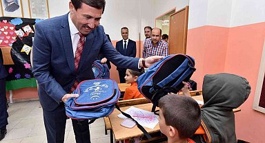 Karatay Belediyesi'nden kırtasiye yardımı