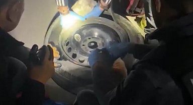 Konya'da stepneye zulalı 5 kilo 252 gram uyuşturucu ele geçirildi
