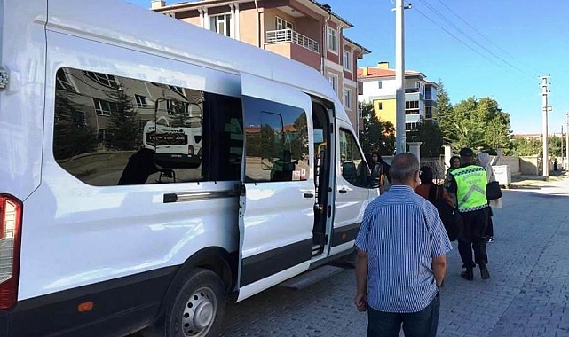 Kulu'da jandarma ve trafik polis ekipleri servis araçlarını denetledi