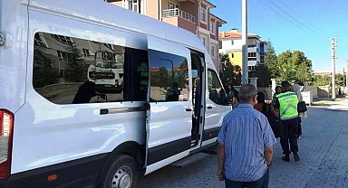 Kulu'da jandarma ve trafik polis ekipleri servis araçlarını denetledi
