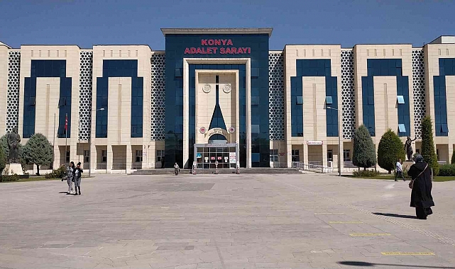 Otomobilin camını kırıp, müzik sistemi çalan 2 şüpheli tutuklandı