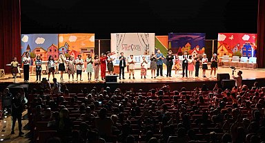 Sanat Akademisi Öğrencilerinden Tiyatro Gösterisi