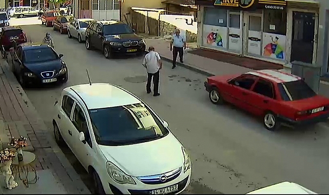 Silah ve bıçaklı kavganın dehşete düşüren görüntüleri kamerada