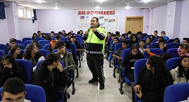 Aksaray emniyeti 18 okulda bin 747 öğrenciye temel trafik eğitimi verdi