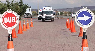 Aksaray'da 112 ekibine ambulans sürüş eğitimi verildi