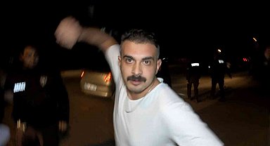 Alkollü çıktı, basın mensubunu darp edip kamerasını kırdı