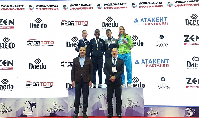 Başkan Altay Karate Şampiyonasında dereceye giren sporculara madalyalarını verdi