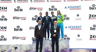 Başkan Altay Karate Şampiyonasında dereceye giren sporculara madalyalarını verdi