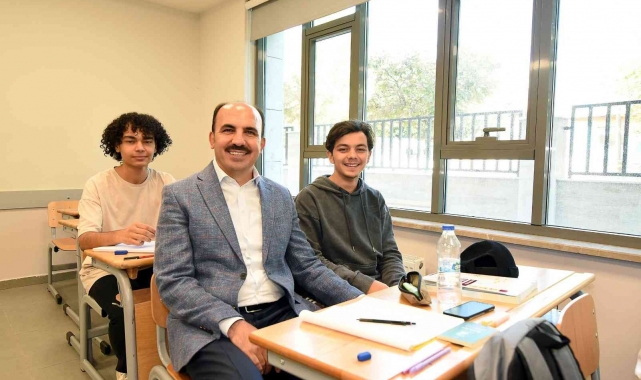 Başkan Altay: "Öğrencilere bin 500 TL nakdi destekte bulunacağız"