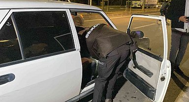 Bir şüphelinin aranması çıktı, "Beraat aldım" dedi, diğer şüpheli tüfekle yakalandı, "Koyunlar için" dedi