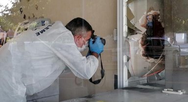 Duvarı delerek kuyumcuya girmeye çalışan şüpheli polisten kaçamadı