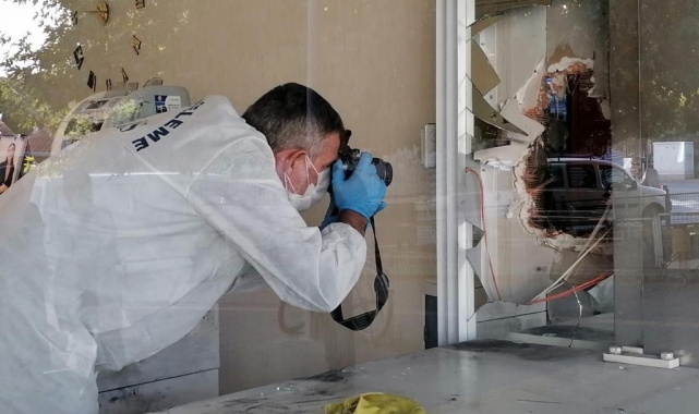 Duvarı delerek kuyumcuya girmeye çalışan şüpheli polisten kaçamadı