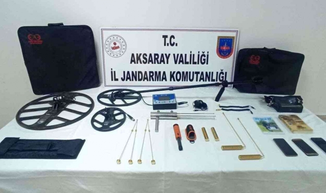 Jandarma, kazıya giden 4 şahsı suçüstü yakaladı