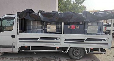 Kargo kutusundan kaçak nargile tütünü, plastik varillerden kaçak akaryakıt çıktı