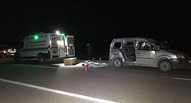 Konya'da hafif ticari araç kamyona çarptı: 1 ölü, 3 yaralı