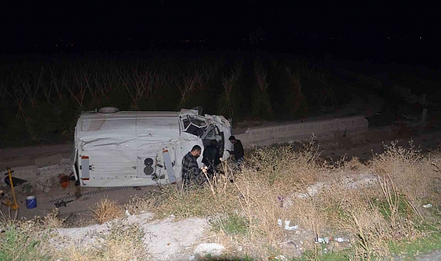 Konya'da takla atan minibüsün sürücüsü yaralandı