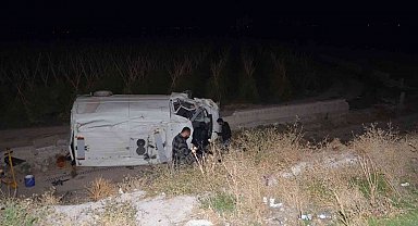 Konya'da takla atan minibüsün sürücüsü yaralandı