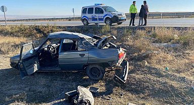 Konya'da takla atan otomobilden burunları kanamadan kurtuldular