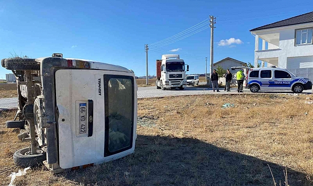 Konya'da tır ile minibüs çarpıştı: 3 yaralı