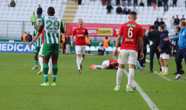 Konyaspor - Kasımpaşa maçının son dakikalarında tartışma çıktı