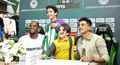 Konyasporlu futbolcular imza gününde taraftarlarla buluştu