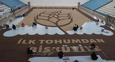 3 ton bisküviden yapılan dünyanın en büyük buğday başağı mozaiği tamamlanmak üzere