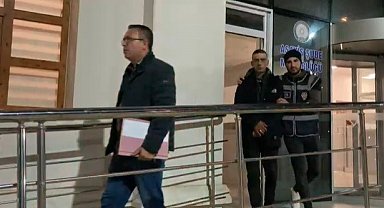 Araçlardan müzik sistemi çaldı, kahvehanede okey oynarken yakalandı