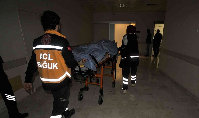 Evinin önünde bıçaklanan kişi hastaneye kaldırıldı