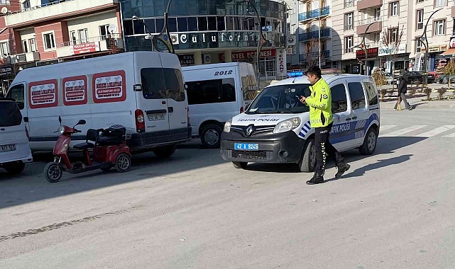 Kamyonet ile elektrikli üç tekerlekli bisiklete çarpıştı: 1 yaralı