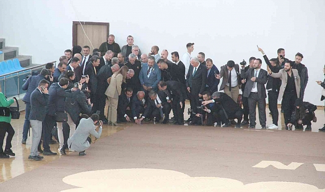 Karaman'da 3 ton bisküviden yapılan dünyanın en büyük buğday başağı mozaiği törenle açıldı