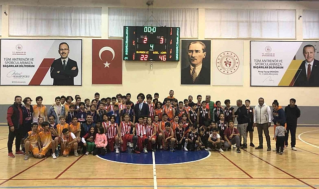 Karaman'da düzenlenen basketbol turnuvası sona erdi