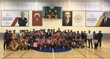 Karaman'da düzenlenen basketbol turnuvası sona erdi