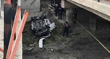 Konya'da otomobil tahliye kanalına uçtu: 3 ölü