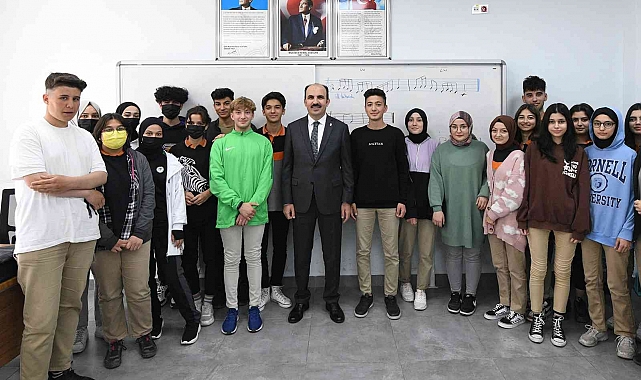 Lise son sınıf öğrencilerine bin 500 liralık desteğin ilk bölümü 15 Kasım'da ödenecek
