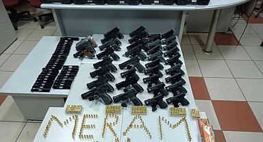 Oto yıkamacıdan cephanelik çıktı