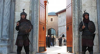 Selçuklu başkenti Konya'da Sultanlar Türbesi'nde her cuma namazı sonrası saygı nöbeti