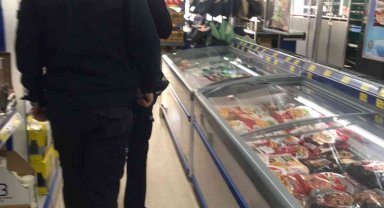 Aksaray zabıtadan marketlere ani baskın