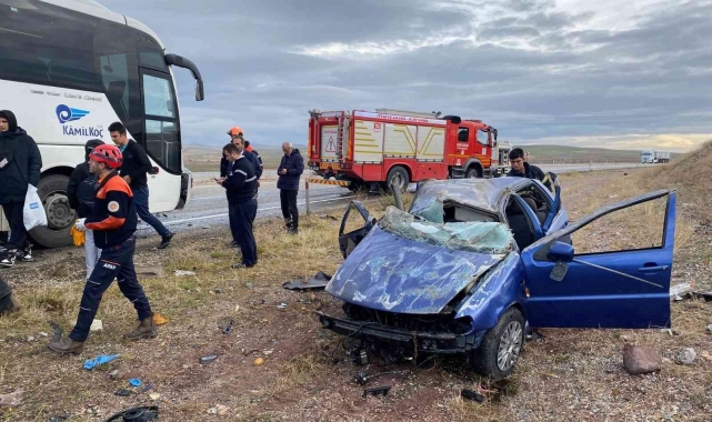 Aksaray'da otomobil ile otobüs çarpıştı: 2 yaralı