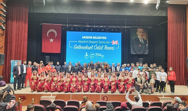 Akşehir Belediyesi başarılı sporcuları ödüllendirdi