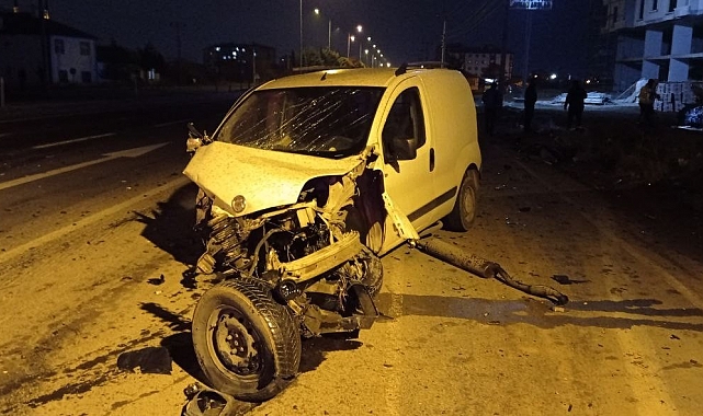 Araçların hurdaya döndüğü kazada 3 kişi yaralı